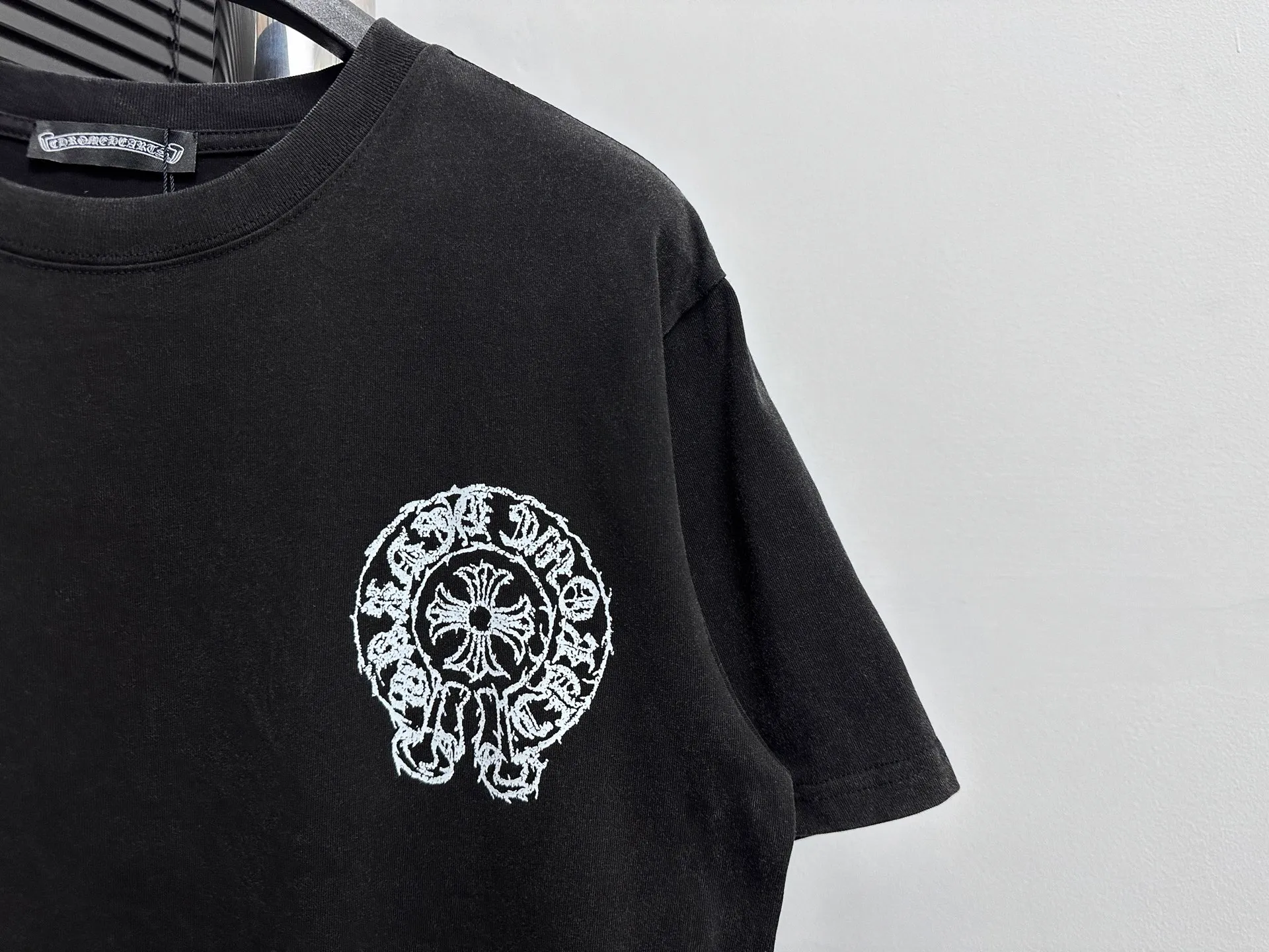 🅿️180 [Chrome hearte] Chrome hearte 25ss early spring new Sanskrit washed T-shirt ·280 grams of 100% cotton double yarn jersey fabric ·Special thickened 32 pieces of double-ply 1x1 thread in the same cylinder custom-dyed ·Double-needle stitching and cross-stitching technology ·Original main mark washed tag Color: washed black Size: XS-L